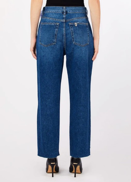 Товар синего цвета с внутренней стороны