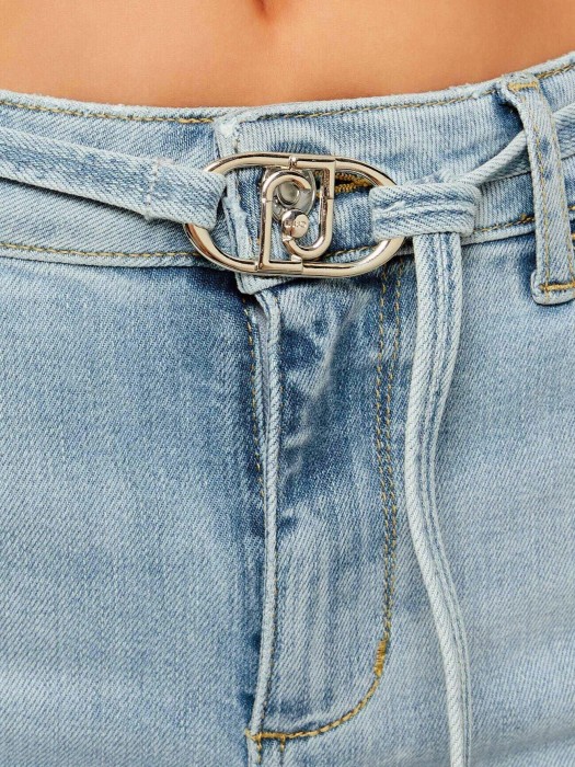 Товар голубого цвета с внутренней стороны