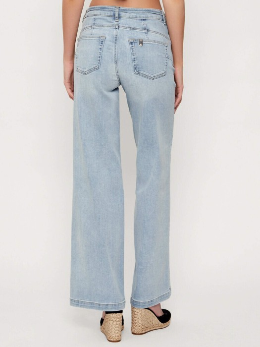 джинсы женские  универсального стиля с лицевой стороны