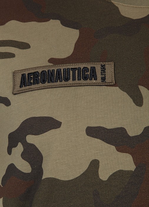 Товар хаки цвета с внутренней стороны