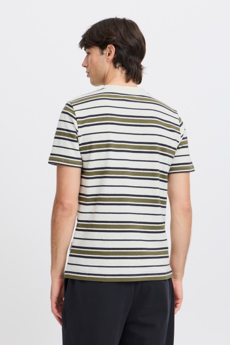 Товар зеленого цвета с внутренней стороны