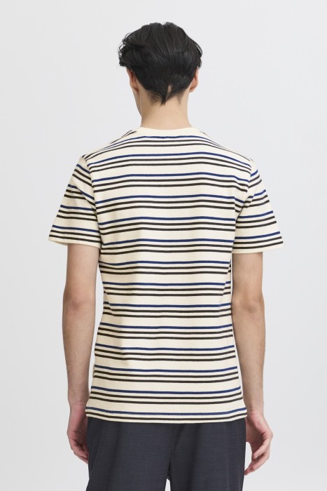 Товар белого цвета с внутренней стороны