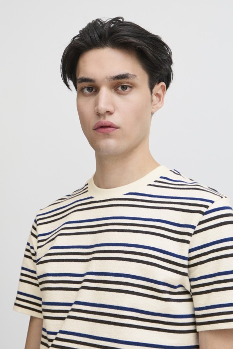 футболка мужская leon  из хлопка спереди