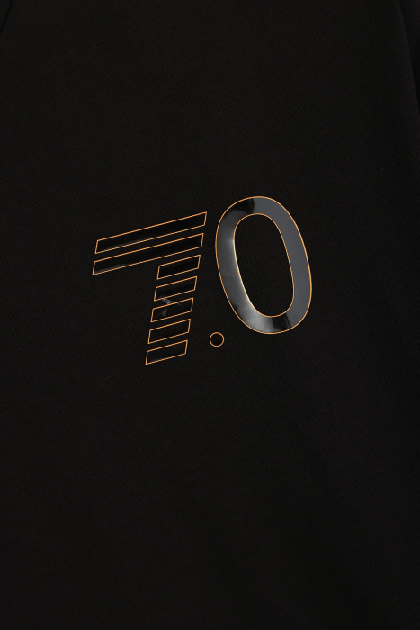 Товар черного цвета с внутренней стороны