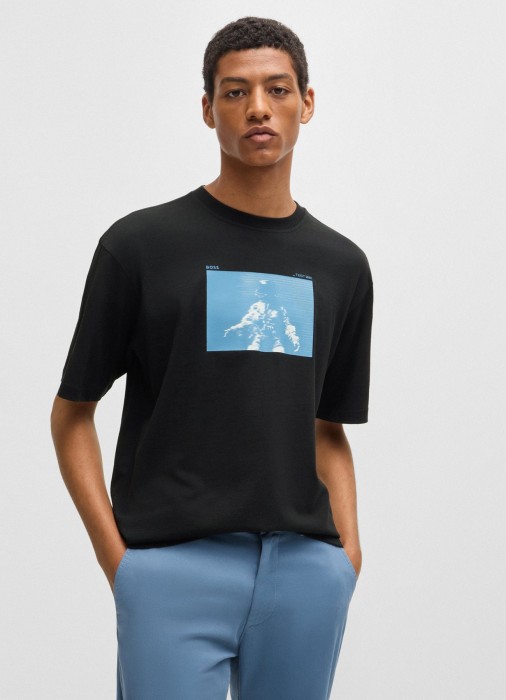 Товар черного цвета с внутренней стороны