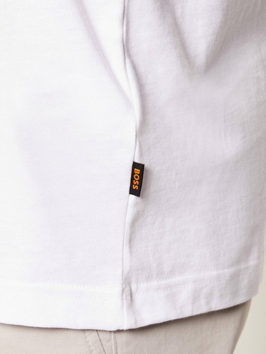 Товар белого цвета с внутренней стороны