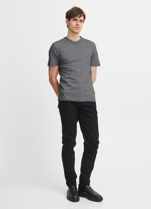 Товар черного цвета с внутренней стороны