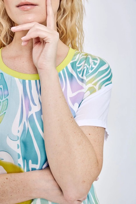 футболка женская brain  универсального стиля с лицевой стороны