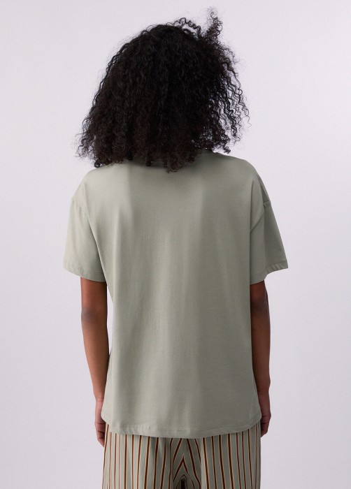 Товар зеленого цвета с внутренней стороны