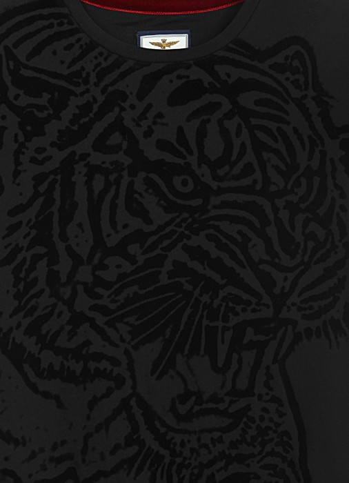 Товар черного цвета с внутренней стороны