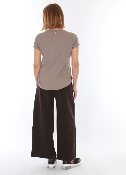 Товар серого цвета с внутренней стороны