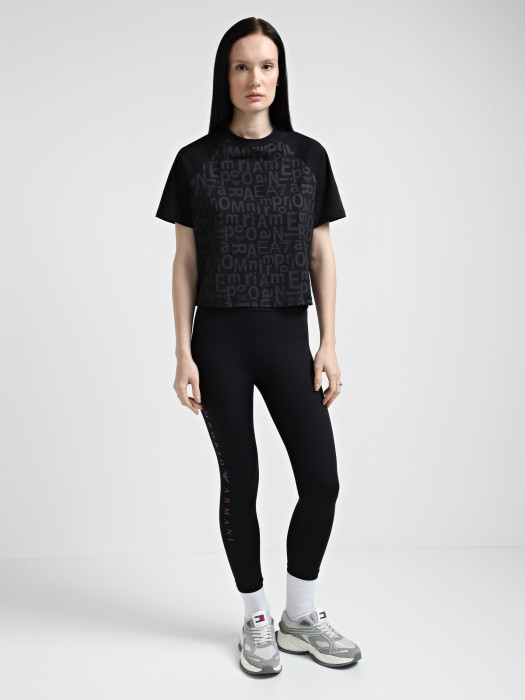 Товар черного цвета с внутренней стороны