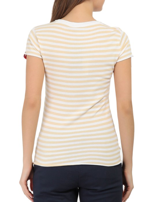 Товар бежевого цвета с внутренней стороны