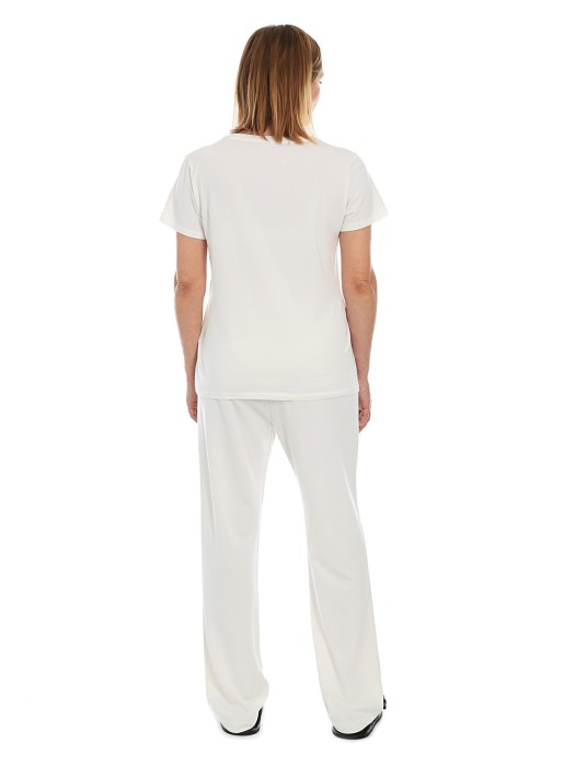 Товар белого цвета с внутренней стороны