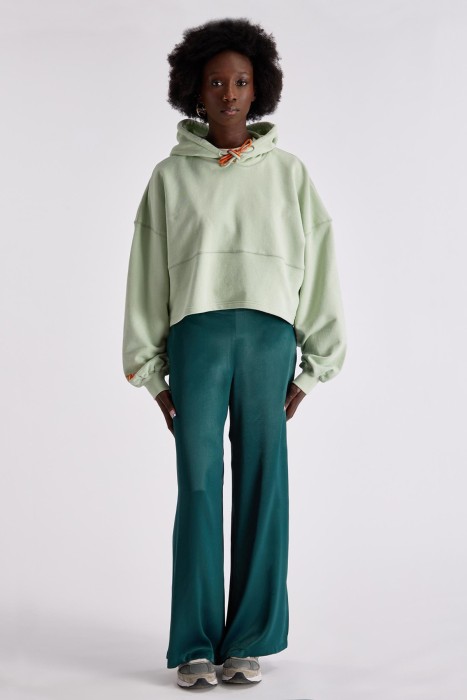 Товар зеленого цвета с внутренней стороны