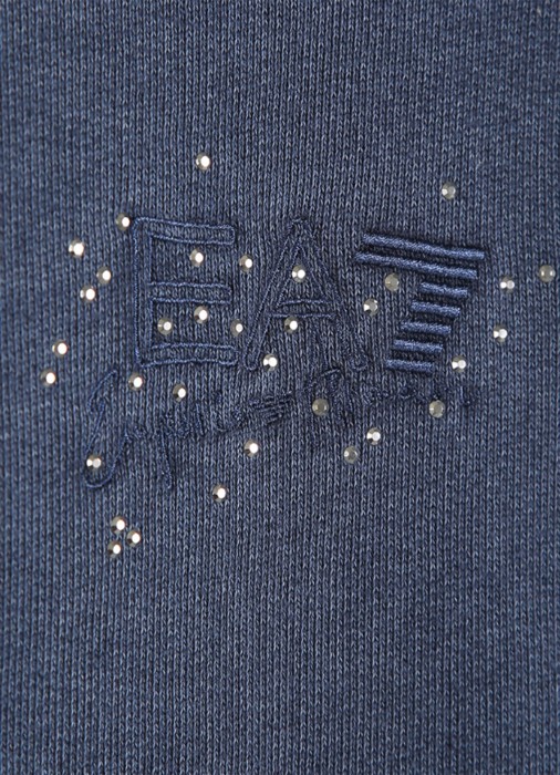 Товар синего цвета с внутренней стороны