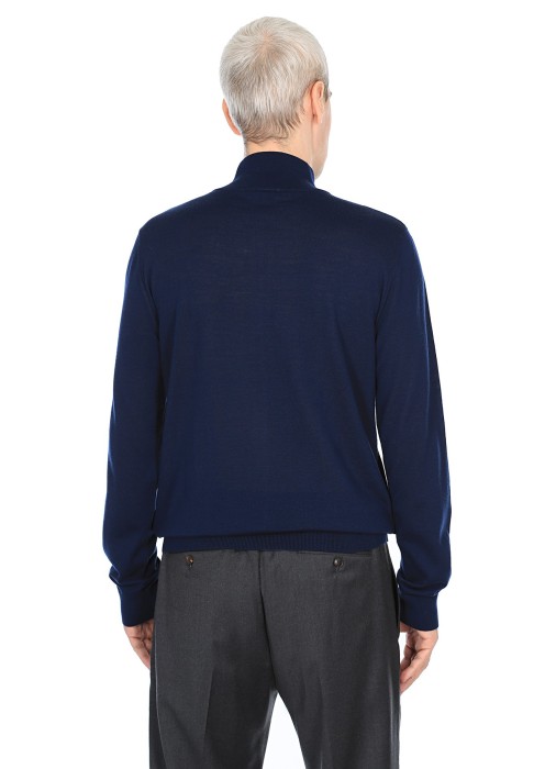 Товар синего цвета с внутренней стороны