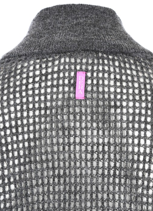 Товар серого цвета с внутренней стороны