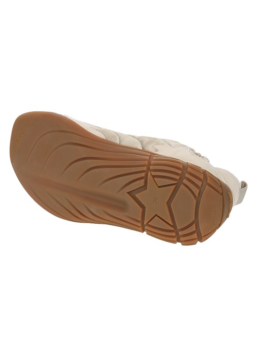 Товар бежевого цвета с внутренней стороны