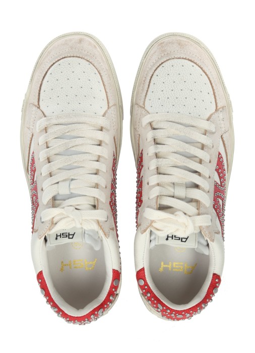 Товар белого цвета с внутренней стороны