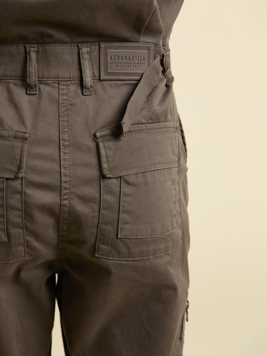 Товар коричневого цвета с внутренней стороны