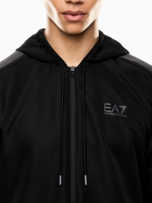 костюм мужской  от бренда ea7 emporio armani вид слева