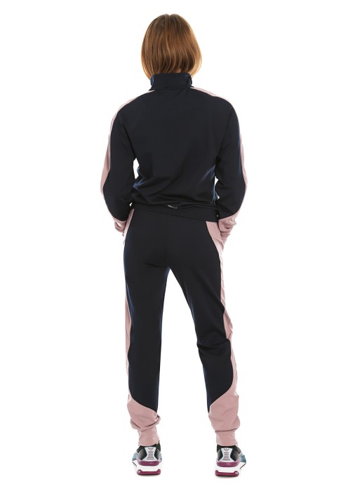 Товар синего цвета с внутренней стороны