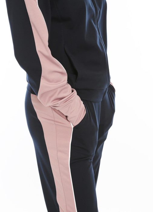 костюм женский tracksuit ea7 по цене 21520 руб вид справа
