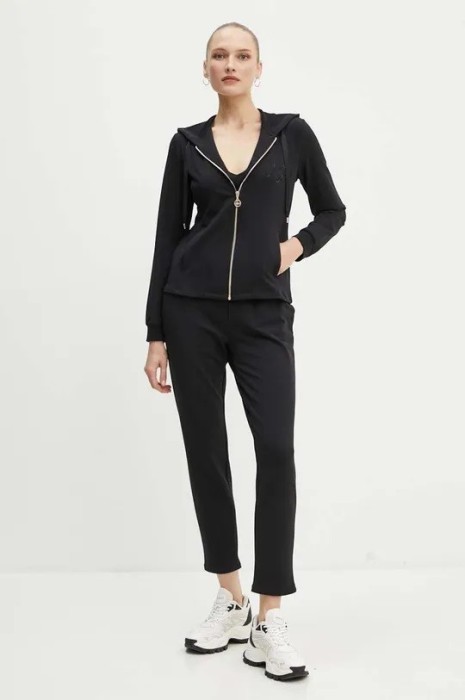 Товар черного цвета с внутренней стороны