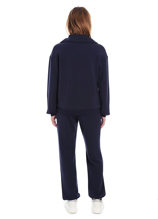 костюм женский  спортивного стиля с лицевой стороны