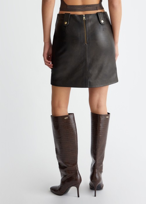 Товар черного цвета с внутренней стороны