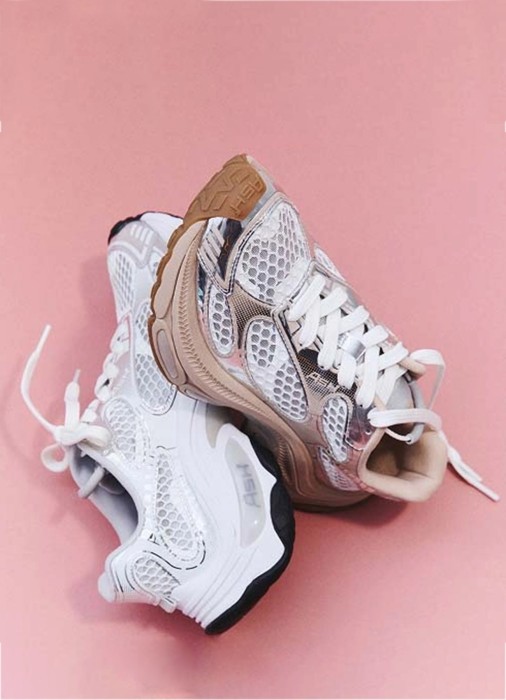 Товар серого цвета с внутренней стороны