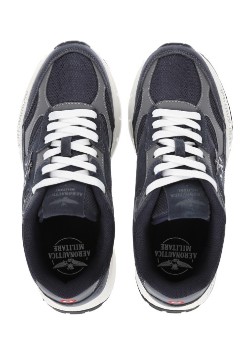 Товар синего цвета с внутренней стороны