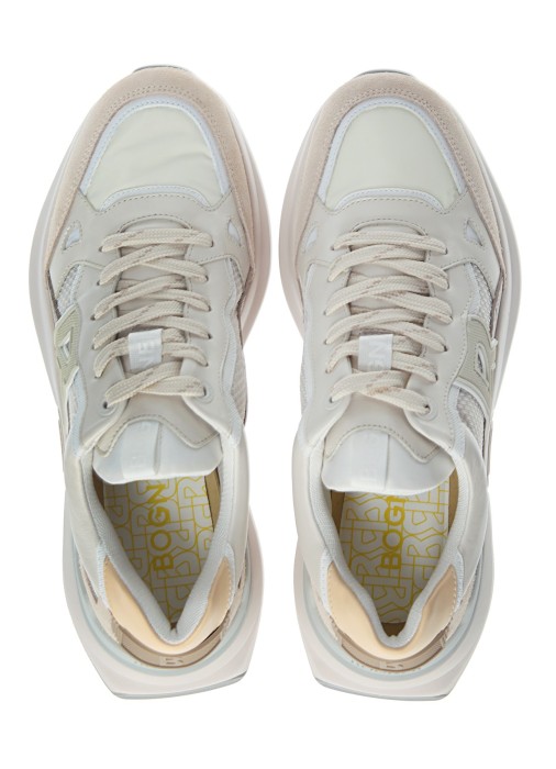 Товар бежевого цвета с внутренней стороны