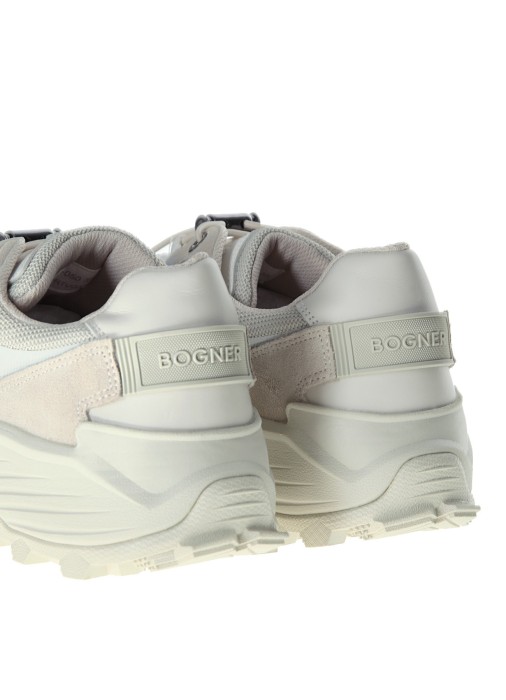 Товар бежевого цвета с внутренней стороны