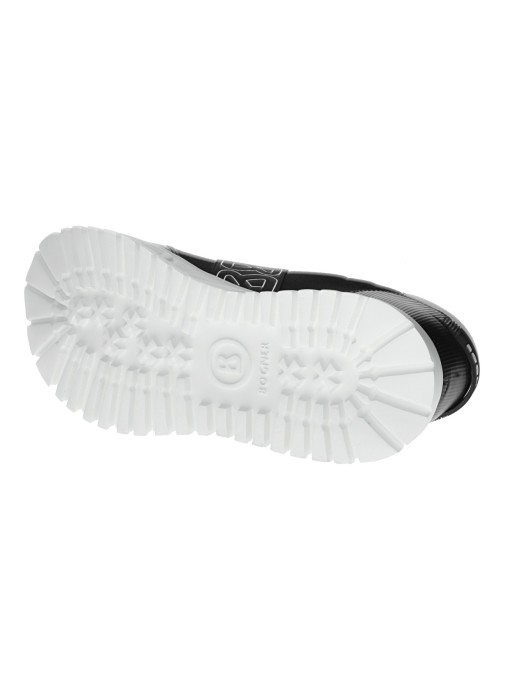 Товар черного цвета с внутренней стороны