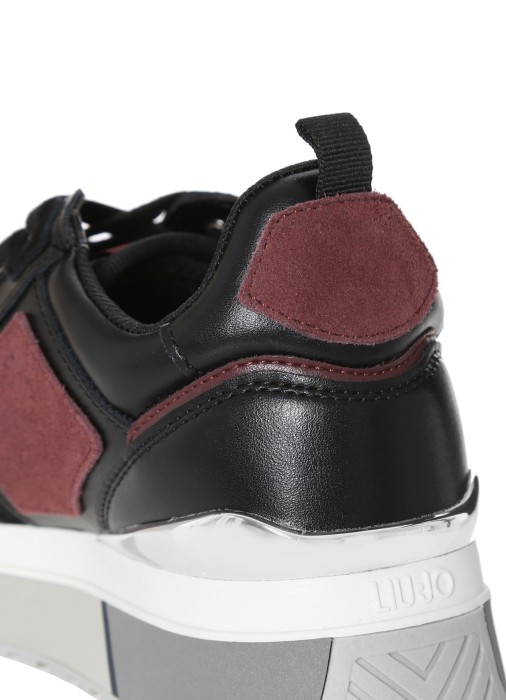 Товар черного цвета с внутренней стороны