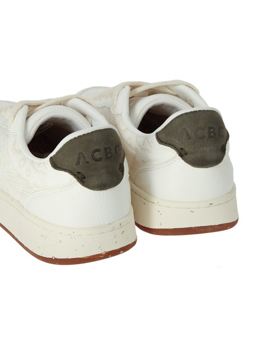 Товар белого цвета с внутренней стороны