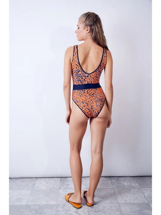 Товар оранжевого цвета с внутренней стороны