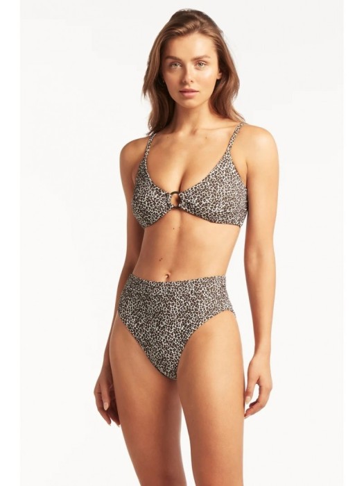 Товар коричневого цвета с внутренней стороны