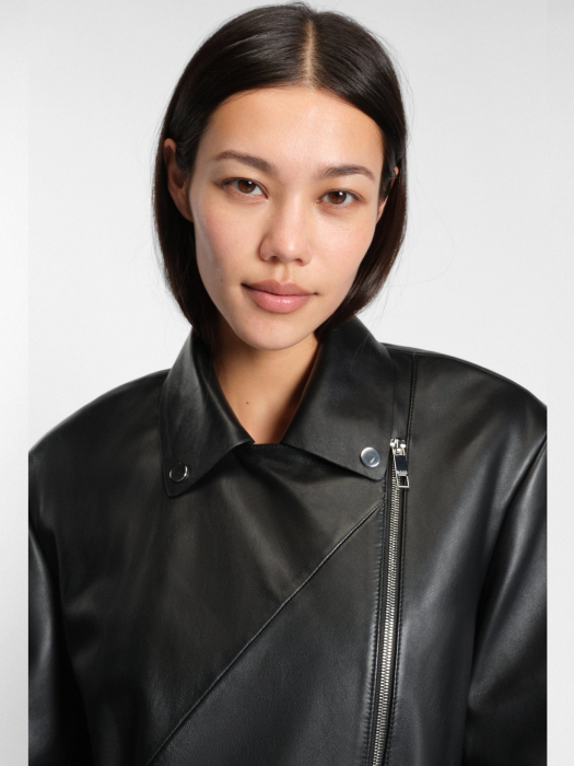 куртка кожаная женская sarica  от бренда boss вид слева