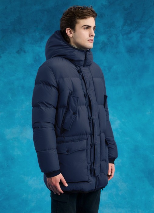 Товар синего цвета с внутренней стороны