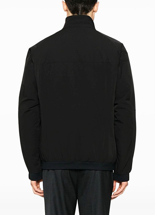 Товар черного цвета с внутренней стороны