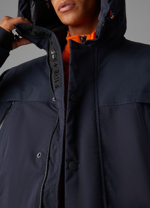 Товар синего цвета с внутренней стороны