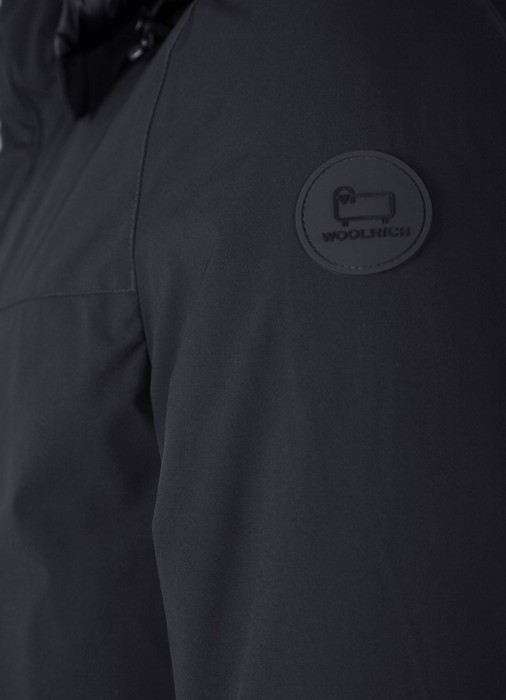 куртка мужская mountain stretch down  от бренда woolrich вид слева