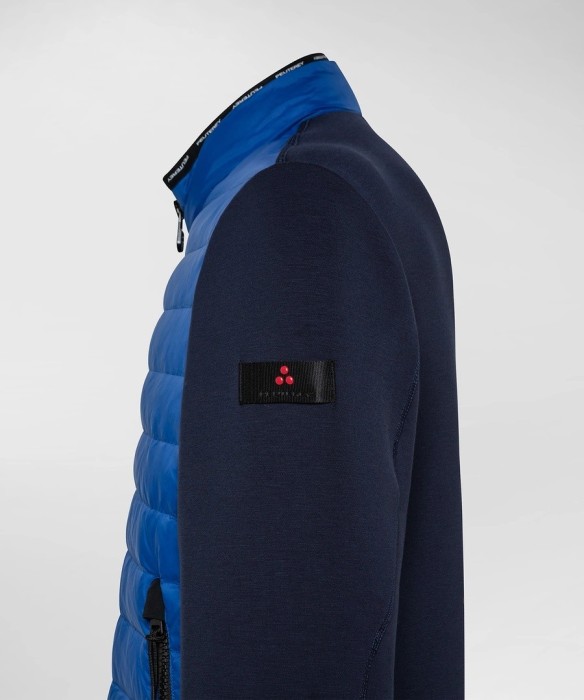 Товар синего цвета с внутренней стороны