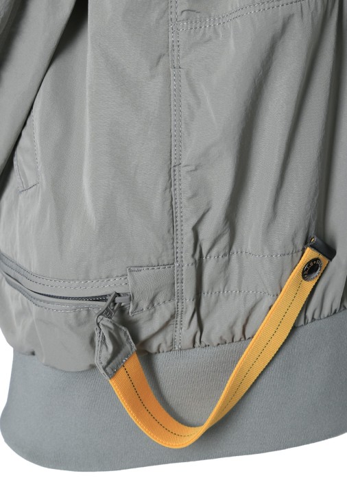 Товар серого цвета с внутренней стороны