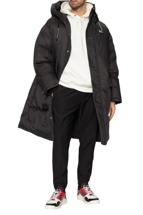 Товар черного цвета с внутренней стороны