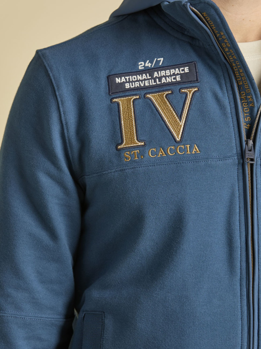 Товар синего цвета с внутренней стороны