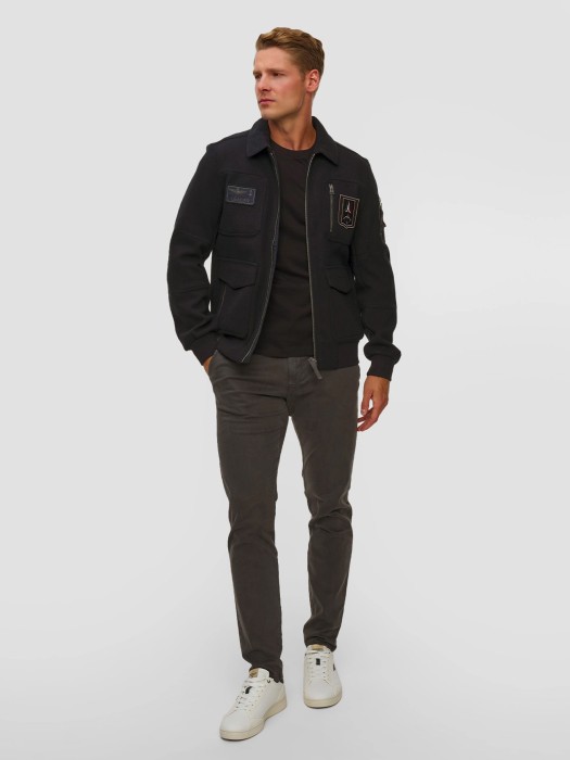 Товар синего цвета с внутренней стороны